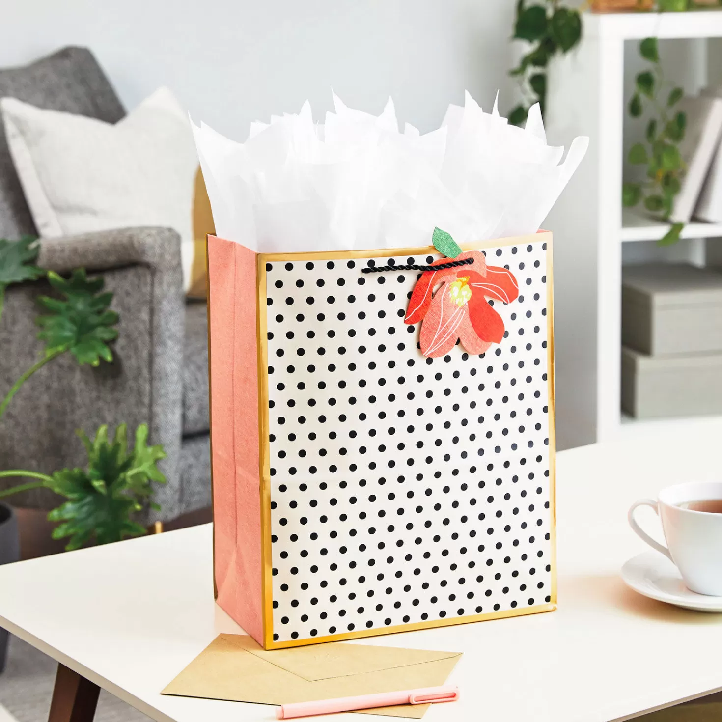 Birthday>Hallmark 13" Black Polka Dots On Ivory Large Gift Bag