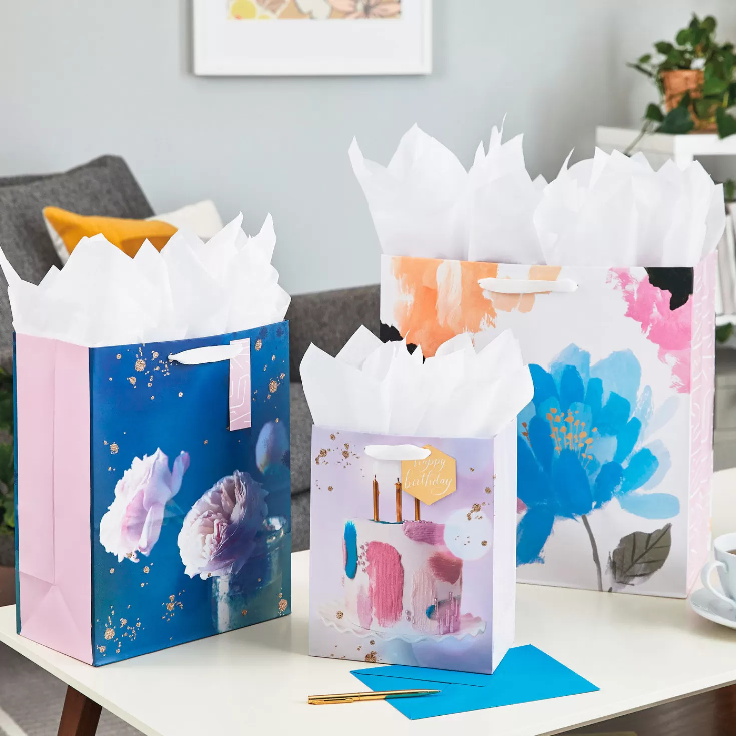 Birthday>Hallmark 15" Flowers On White Extra-Deep Gift Bag