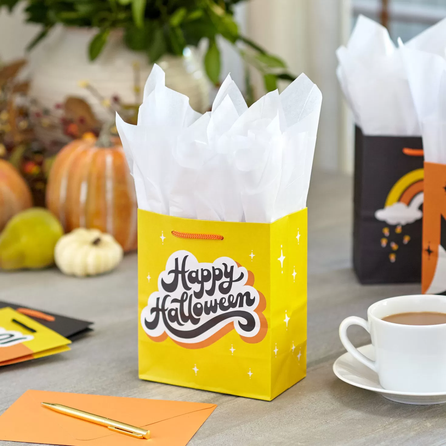 Halloween (10/31)>Hallmark 6.5" Assorted 8-Pack Happy Halloween Small Gift Bags