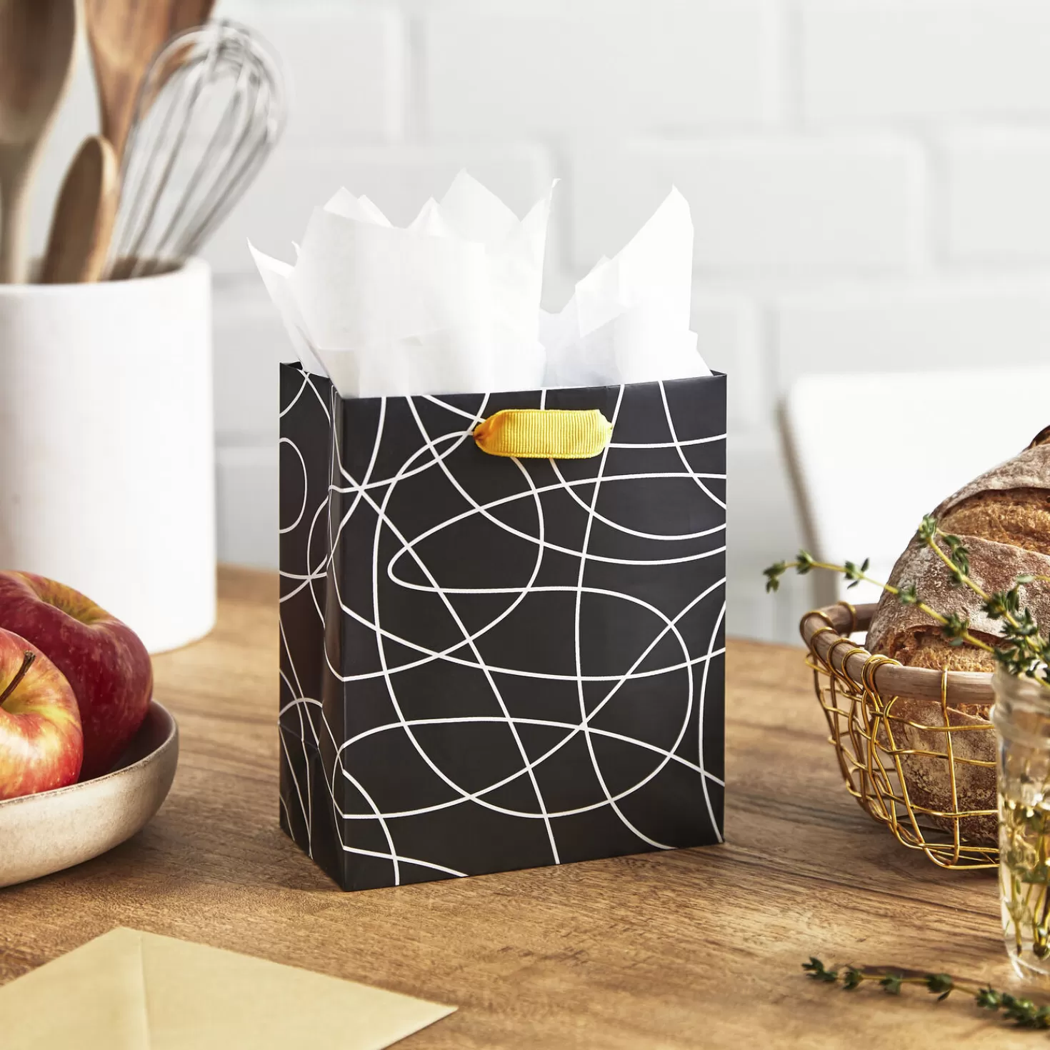 Birthday>Hallmark 6.5" White Squiggles On Black Small Gift Bag