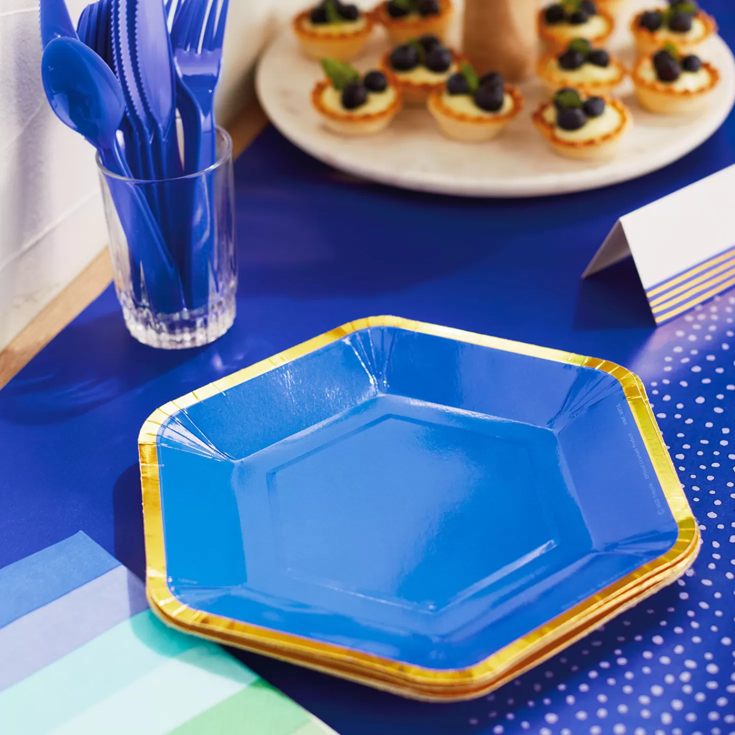 Birthday>Hallmark Color Pop 60-Piece Tableware Premium Party Kit, Blue Hexagon
