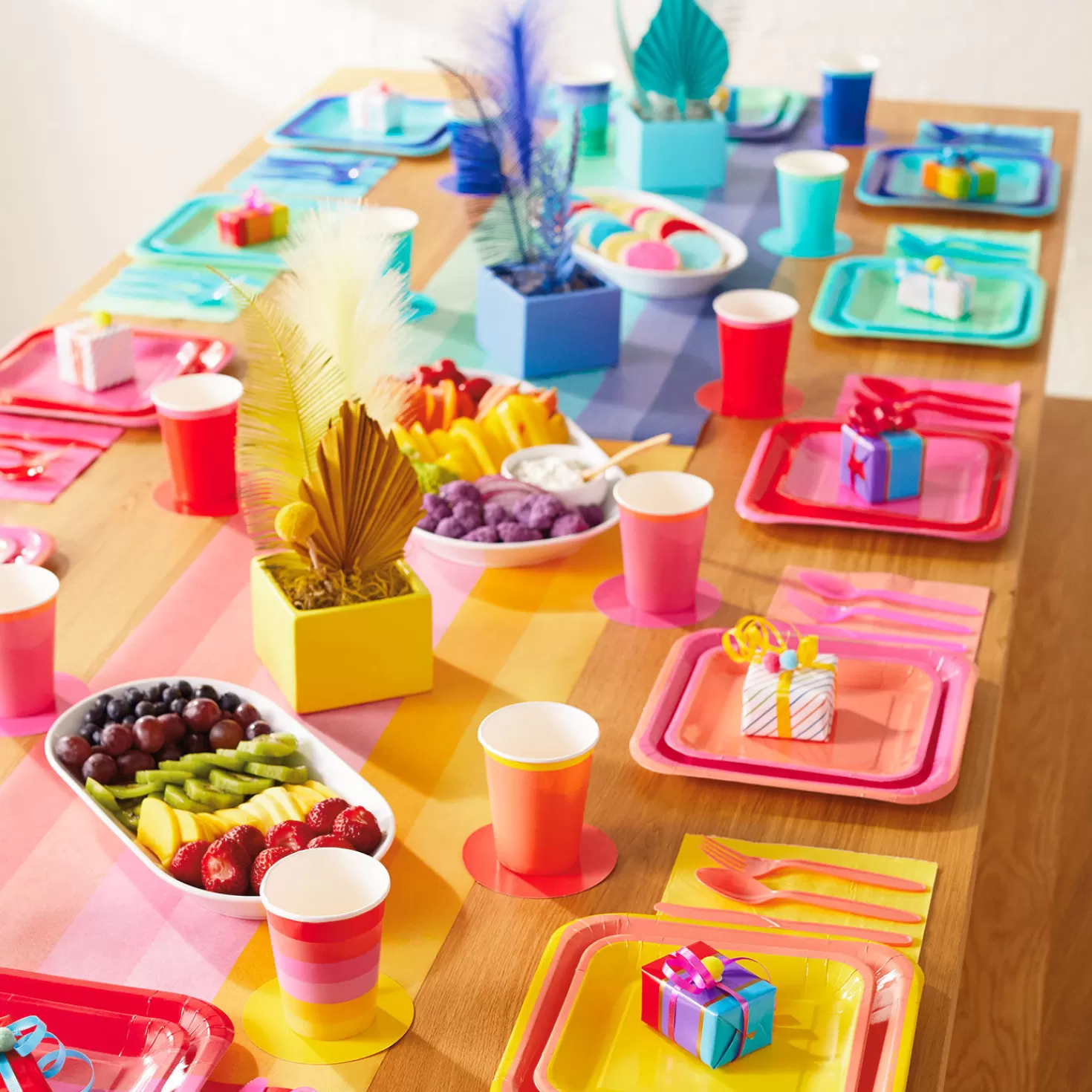 Birthday>Hallmark Color Pop 96-Piece Tableware Basics Party Kit, Red And Pink