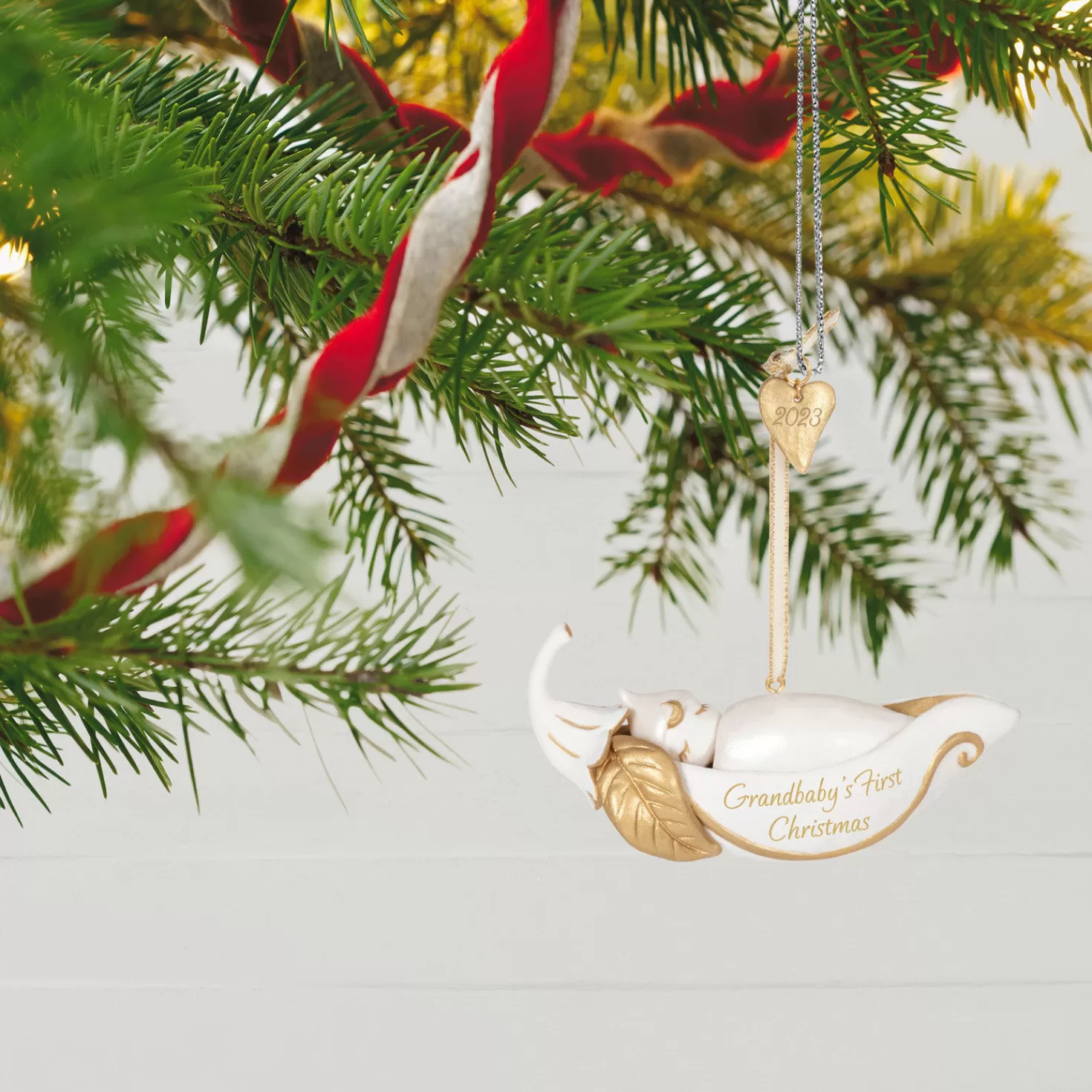 Baby>Hallmark Grandbaby's First Christmas Pea In A Pod 2023 Porcelain Ornament